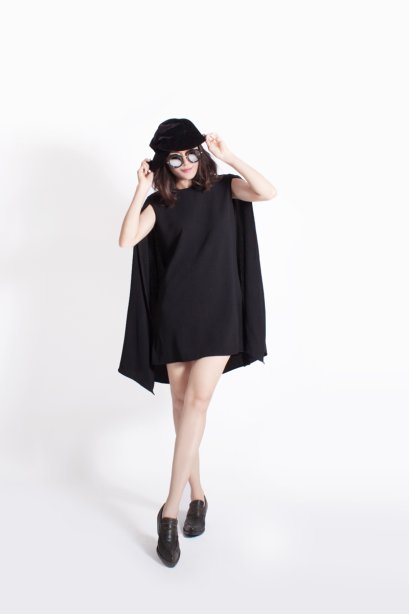 สตรีทแฟชั่น มินิเดรส ปีกค้างคาว สีดำ by WLS