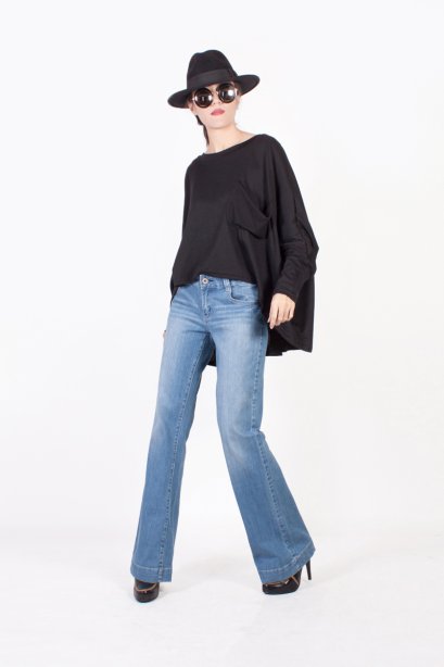 สตรีทแฟชั่น เสื้อ oversized ผ้ายืดสีดำ by WLS