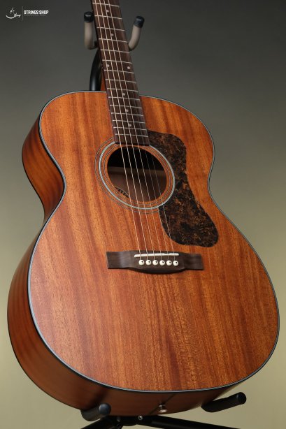 Guild OM-320 Acoustic Guitar - Natural