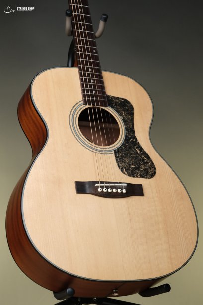 Guild OM-340 Acoustic Guitar - Natural
