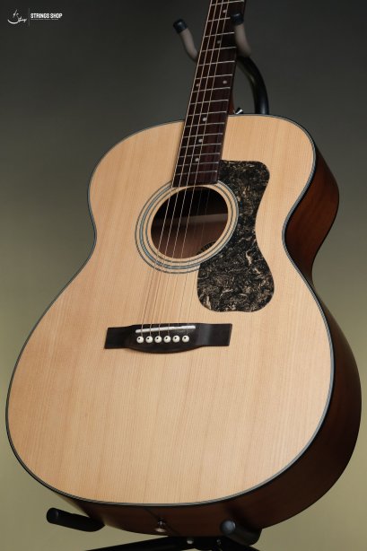 Guild OM-340 Acoustic Guitar - Natural