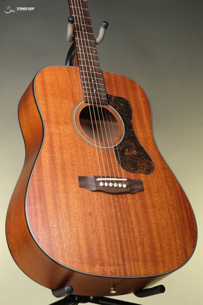 Guild D-320 Acoustic Guitar - Natural