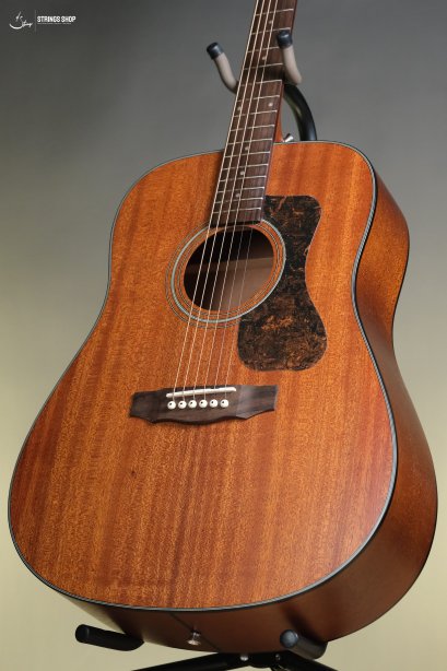 Guild D-320 Acoustic Guitar - Natural