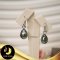 ต่างหู Latch Back ห้อยมุก ตาฮิติ สีดำ ทรงหยดน้ำกึ่งบาร็อค ขนาด 8-9 mm เกรด AA+ ตัวเรือน Latch Back เงินแท้ 92.5 ชุบทองคำขาว มีฟังค์ชั่นถอดส่วนห้อยได้ /E740