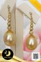 ต่างหูหมุดลูกตุ้มเม็ดบอลตัดลายทองแท้ 18K ไล่ระดับ (น้ำหนักทอง 1.29g) ห้อยไข่มุก South Sea น้ำเค็มคัดเกรด สีทอง ทรงหยดน้ำ ขนาด 12 mm เกรด AA ตัวเรือนต่างหูหมุดบอลตัดลาย ทองแท้ 18K ความยาวส่วนห้อยประมาณ 2.5 cm / 23.5.64