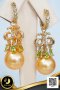 ต่างหู Chandelier ดอกรักระย้า ประดับพลอยแท้ Peridot และ White Topaz ห้อยไข่มุก South Sea สายพันธุ์น้ำเค็มคัดเกรด สีทอง Middle Gold ทรงเกือบกลม ขนาดจัมโบ้ 13.0-13.5 mm เกรด AA ตัวเรือน วัสดุเงินแท้ 925 ชุบสีทอง ประดับพลอยแท้ Peridot และ White topaz / 17.4.