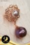 เข็มกลัดพลอยระยิบ มุกม่วง ตัวเรือนเงินแท้ชุบ Pink Gold ประดับพลอยแท้ White Topaz / K205