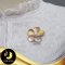 เข็มกลัดมุกดอกลีลาวดี ตัวเรือนชุบทรีโทน ทอง-ทองคำขาว-Pink Gold / V007