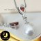 จี้พลอยแท้ Garnet ทรงหยดน้ำ ประดับพลอยแท้ Garnet , White Topaz ห้อยมุก น้ำจืดคัดเกรด สีขาว ทรงบารอก ขนาด 10-11 mm เกรด AA+ ตัวเรือนเงินแท้ 92.5 ชุบทองคำขาว / P645 / 14.2.64