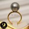 แหวนมุก ตาฮิติ เม็ดเดี่ยว สีเทา ตัวเรือนแหวนเกลี้ยง ทองแท้ 18 K น้ำหนักทอง 1.9 g / R793
