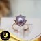 แหวนมุกหัวชู มุกเม็ดเดี่ยวบนฐานมงกุฎ มุกสีม่วง เกรด AA+ ตัวเรือนเงินแท้ชุบ Pink Gold  / C011