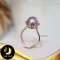 แหวนมุกหัวชู มุกเม็ดเดี่ยวบนฐานมงกุฎ มุกสีม่วง เกรด AA+ ตัวเรือนเงินแท้ชุบ Pink Gold  / C011