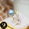 แหวนมุก Open Ring มุกตาฮิติ โบว์ริบบิ้นใหญ่ มุกตาฮิติ สีเทา ทรงกลม ขนาด 10.8 mm เกรด AA ตัวเรือนเงินแท้ 92.5 ชุบทอง ประดับเพชร CZ / C035