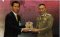 หนังสือพิมพ์วงในสยาม ฉบับ พ.ย.61 พล.ต.อ.จักรทิพย์ ชัยจินดา ผบ.ตร. มอบโล่ประกาศเกียรติคุณผู้ทำคุณประโยชน์ดีเด่นให้กับสำนักงานตำรวจแห่งชาติ แด่ ดร.พีรวัฒน์ สุรเศรษฐ ที่ปรึกษารองผบ.ตร.และประธานอนุกต.ตร.บก.น.1 โดยมี พล.ต.อ.เฉลิมเกียรติ ศรีวรขาน รองผบ.ตร.และ พ