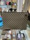 Gucci GG SUPREME BEE ZIP POUCH BAG