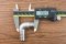 ข้อต่องอ 90°สแตนเลส (เกลียวนอก x หางไหล) 1/2"x14 mm