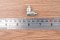 ข้อต่อลมแบบงอ 90° สแตนเลส 304 (เกลียวนอก x เสียบสาย) ขนาด M5x0.8 x 4 mm