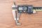 ข้อต่อลมแบบงอ 90° สแตนเลส 304 (เกลียวนอก x เสียบสาย) ขนาด M5x0.8 x 4 mm
