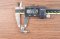 ข้อต่อลมแบบงอ 90° สแตนเลส 304 (เกลียวนอก x เสียบสาย) ขนาด M5x0.8 x 6 mm