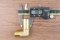 ข้อต่องอ 90°ทองเหลือง (เกลียวนอก x หางไหล) 1/2"x20 mm