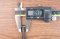 น็อตเหลี่ยมดำแข็ง ขนาด 1/4"x5" เกลียว 20 (BSW/NC) เกรด 8.8 เกลียวไม่ตลอด