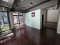 梦想中的 Home Office！位于市中心 Sriwara 路，紧邻 Town in Town，出租办公楼——District Sriwara，占地 50.8 平方哇，使用面积 462 平方米，近 MRT Ladprao 83