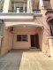 出售 3 层联排别墅，状况良好，可入住，Prinyaluck Ekachai-Bangbon 村，3间卧室，4间浴室
