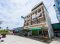 Kanlapaphruek主干道黄金地段！办公、仓储、住宅皆宜。现出售4.5层，两单元店屋，面积32.3平方哇，临街——难得一见的优质房源！保证商铺拥有极佳的可见度。特价出售！