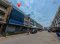 近主干道 Kanchanaphisek，适合经营生意！ 出售临街商住楼 —— Kanchanaphisek 7（Chusang 巷） 3 层半，占地 45.1 平方哇，离主干道仅 120 米！ 非常适合做生意及办公两用！
