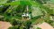 Urgent Sale! Waterfront Resort-Style Land with 5 Guest Rooms A shady atmosphere nestled amidst a fruit orchard. Total usable area of over 4.5 Rai. Located in Yang Non, Doem Bang Nang Buach, Suphan Buri