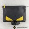 Fendi (ดำเหลือง) 7VA470 A8V9 F0R2A Medium Messenger East/West Cuoio