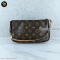 Louis Vuitton Pochette Monogram แบรนด์เนมมือสอง