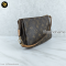 Louis Vuitton Pochette Monogram แบรนด์เนมมือสอง