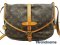 Louis Vuitton Saumur MM Monogram Canvas - Used Authentic Bag  กระเป๋าหลุยวิตตอง ซามัวลายโมโนแกรม สะพายยาวได้ ของแท้มือสองสภาพดีค่ะ