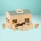 Melissa & Doug Fold & Go Stable รุ่น 3704  ของเล่นคอกม้า พร้อมม้า 4 ตัว กางออก พับเก็บได้